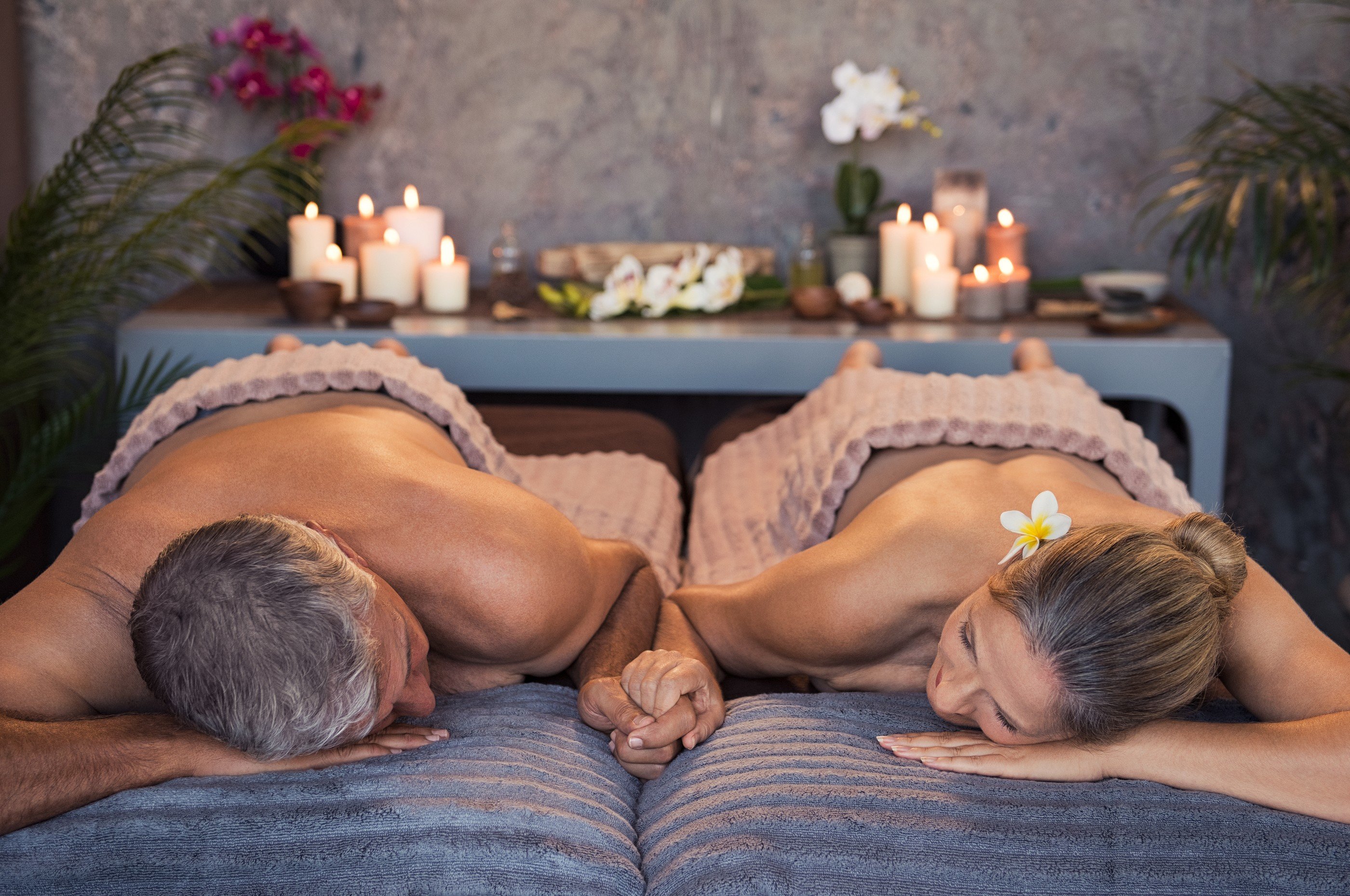 What Happens During a Couples Massage